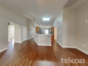 2020 Nobleton Ave in Spring Hill, FL - Foto de edificio - Building Photo