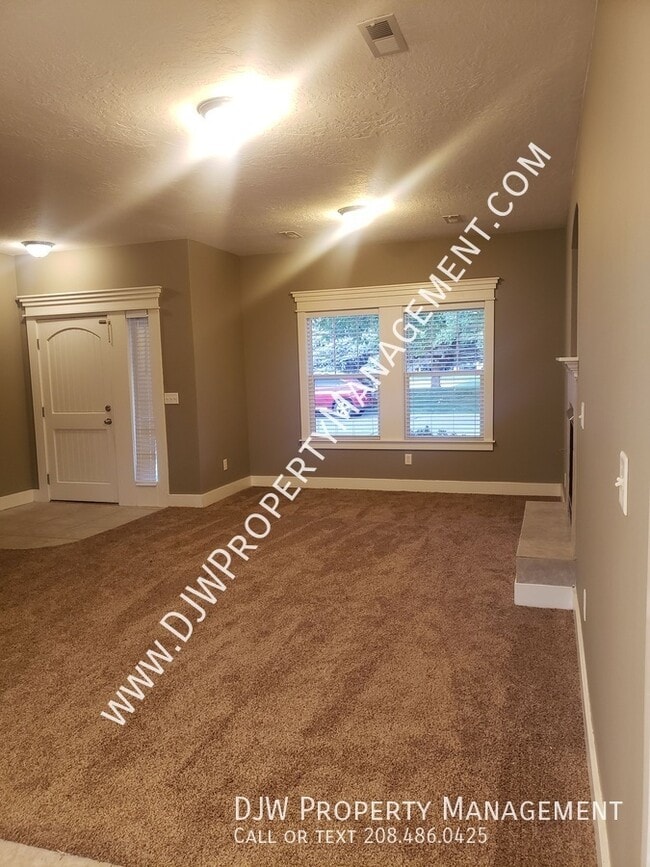 3669 N Hawkins Ave in Meridian, ID - Building Photo - Building Photo