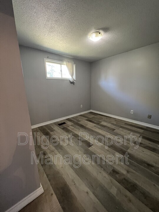 2148 Springwood Rd in Peterborough, ON - Building Photo