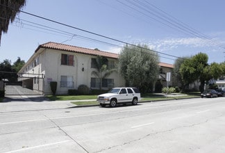 Valle Vista Apartments in North Hollywood, CA - Building Photo - Building Photo