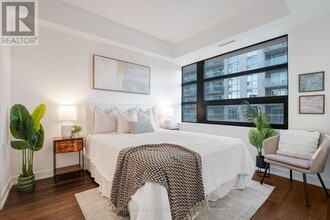 1604 Charles St in Whitby, ON - Building Photo - Building Photo