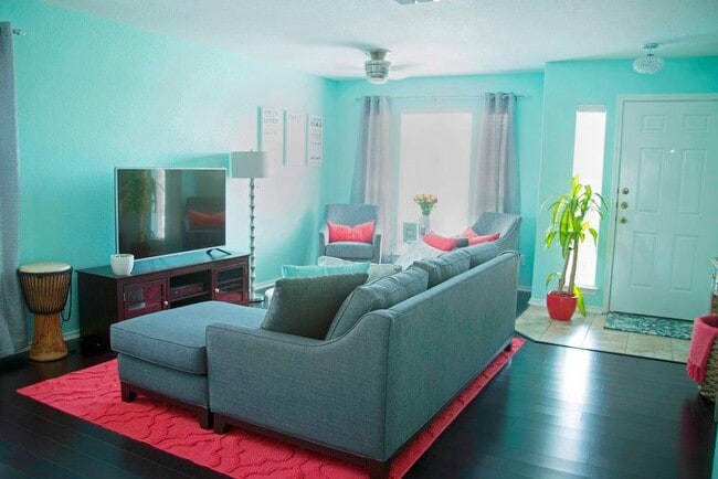 333 Diana Dr in Converse, TX - Foto de edificio - Building Photo