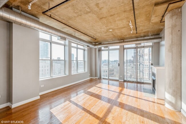 111 S Morgan St in Chicago, IL - Building Photo - Building Photo