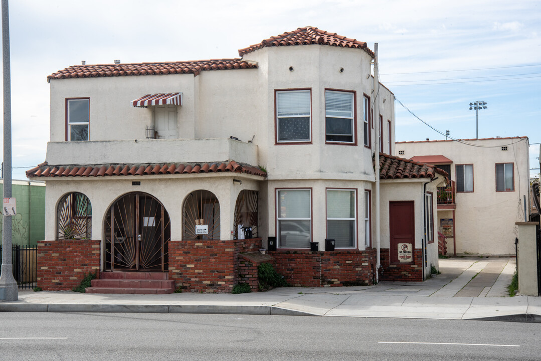 1825 Cherry Ave in Long Beach, CA - Building Photo