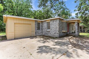 9418 Bertwood St in Houston, TX - Building Photo