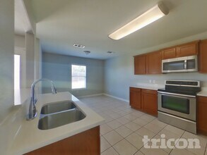 122 Buffalo Ridge Rd in Newark, TX - Building Photo - Building Photo