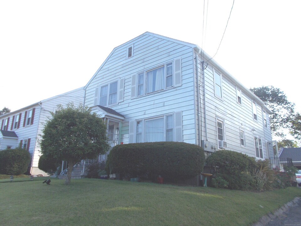 479 Hill St in Waterbury, CT - Building Photo