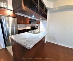 4090 Living Arts Dr in Mississauga, ON - Building Photo