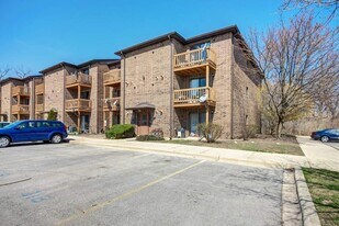 2260 Abbeywood Dr in Lisle, IL - Building Photo