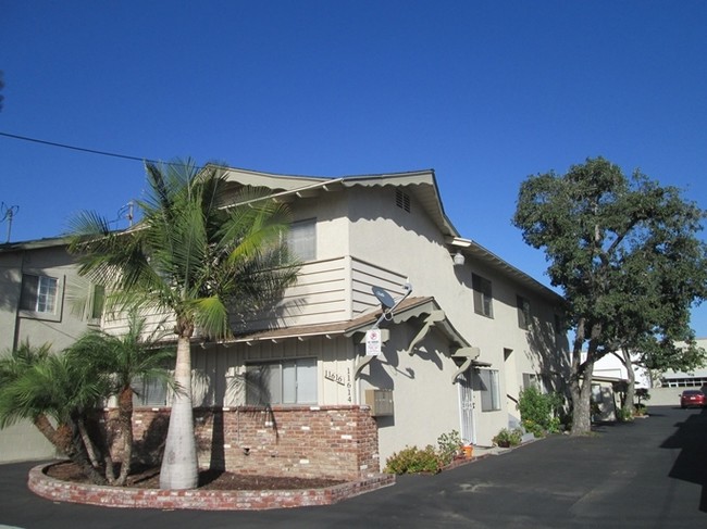 11614 Coldbrook Ave in Downey, CA - Foto de edificio - Building Photo