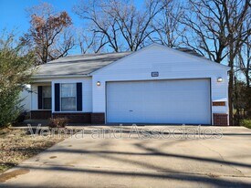 1308 Spring St in Bentonville, AR - Building Photo