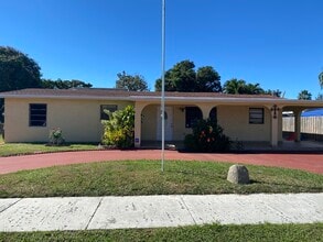 19710 NW 51st Ave, Unit Main House in Miami Gardens, FL - Building Photo - Building Photo