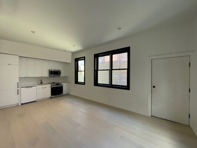 2414-16 Frankford in Philadelphia, PA - Foto de edificio - Building Photo
