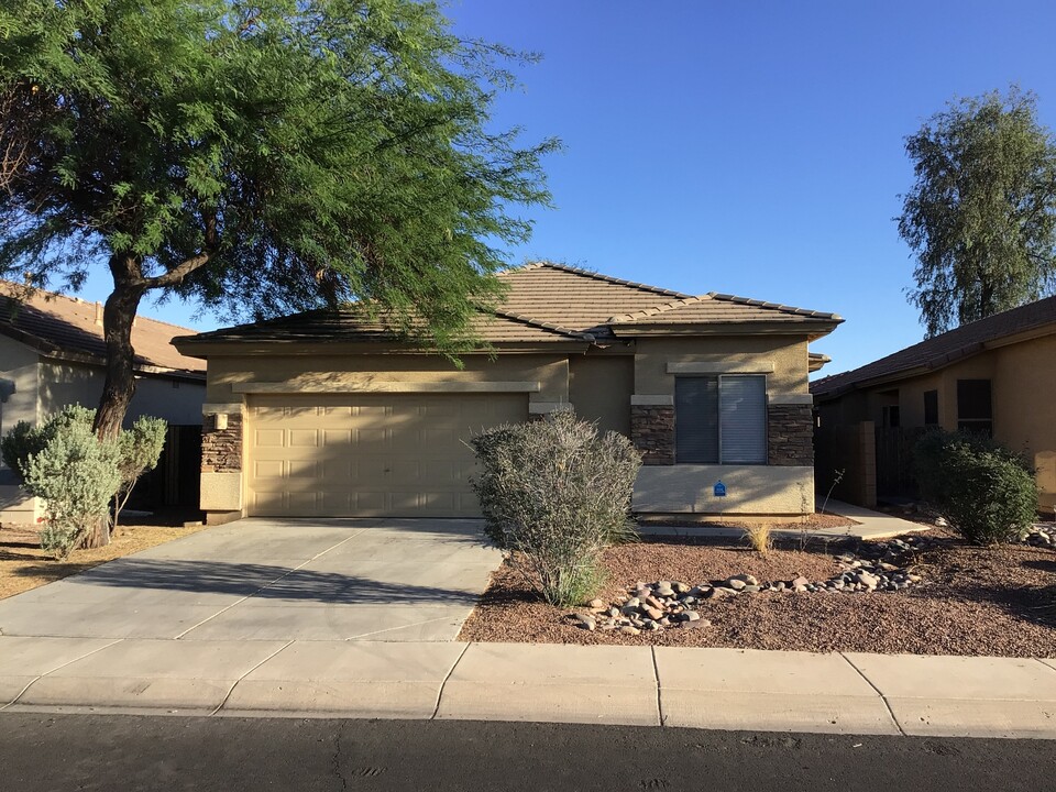 12751 W Glenrosa Dr in Litchfield Park, AZ - Building Photo