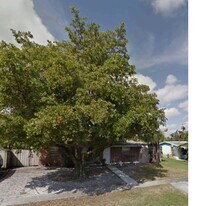 12101 Colony Ave in Palm Beach Gardens, FL - Building Photo