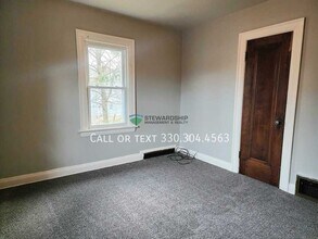 916-918 Peckham St in Akron, OH - Foto de edificio - Building Photo