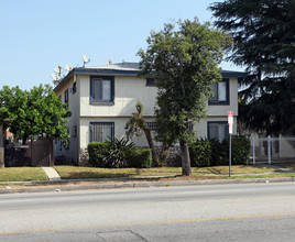 18133 Roscoe Blvd in Northridge, CA - Foto de edificio - Building Photo