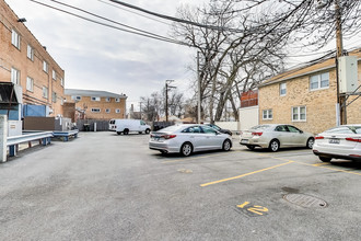 Berkshire West Condominiums (deconversion) in Chicago, IL - Building Photo - Other