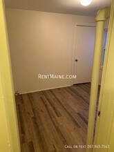 2412 Western Ave in Newburgh, ME - Foto de edificio - Building Photo