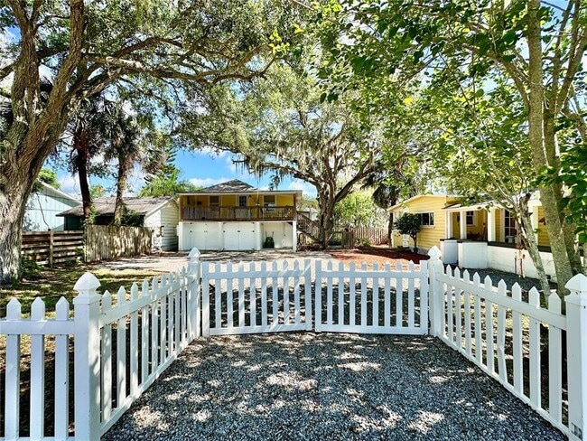 4003 Indian River Dr in Cocoa, FL - Building Photo - Building Photo