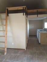 911 Daugherty Rd in Norco, CA - Building Photo