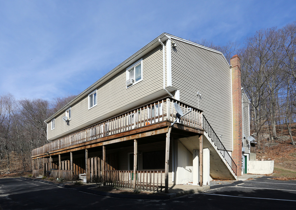 12 Platoz Dr in Uncasville, CT - Building Photo