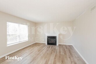 5815 Bluestem Ct in Carmel, IN - Foto de edificio - Building Photo