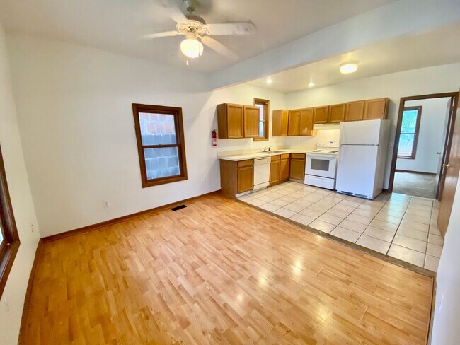 304 Perrin St in Ypsilanti, MI - Foto de edificio - Building Photo