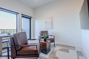 2623 Keene St, Unit 503 in Houston, TX - Building Photo