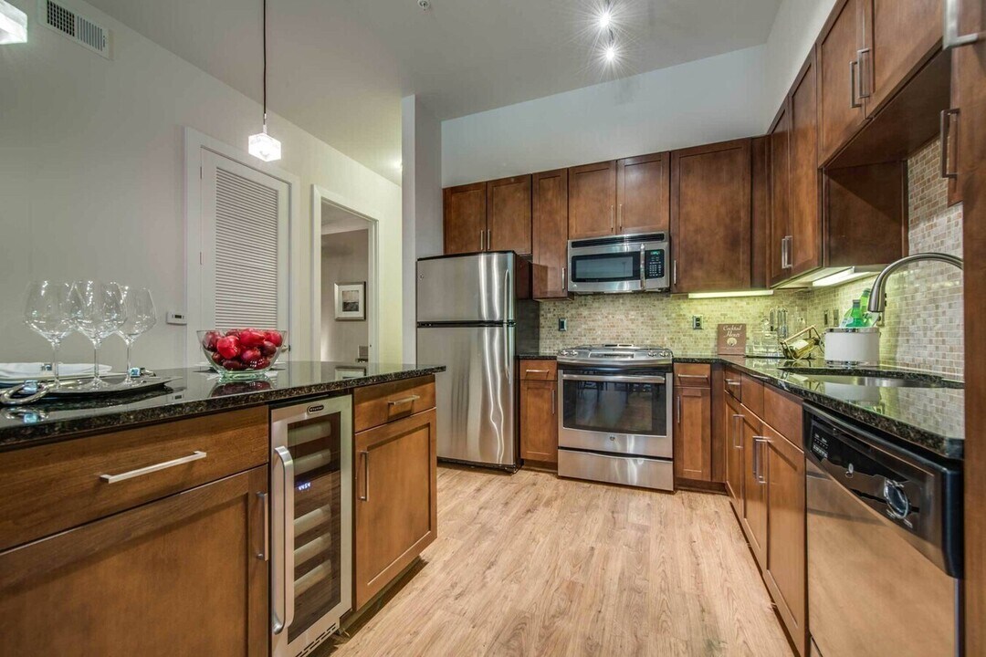 1655 Brittmoore Rd in Houston, TX - Building Photo