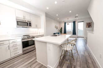9877 MacArthur Blvd in Oakland, CA - Building Photo - Building Photo