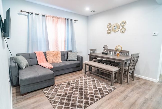 135 Fabyan Pl