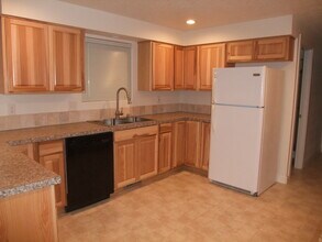 830 W Isabella St in Lebanon, OR - Building Photo - Building Photo