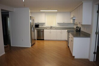 10241 Regency Park Blvd in Port Richey, FL - Foto de edificio - Building Photo