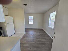 6905 Bennett Ave in Austin, TX - Building Photo