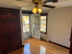 190 Main St, Unit 3 in Altamont, NY - Foto de edificio - Building Photo