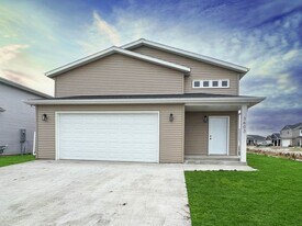 3603 33rd St S in Moorhead, MN - Building Photo