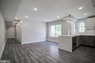 540 S 52nd St in Philadelphia, PA - Building Photo
