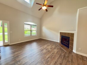 638 Hidden Valley Dr in Clarksville, TN - Building Photo - Building Photo