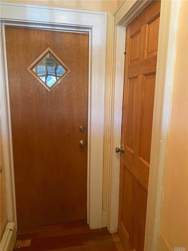 70-20 Manse St-Unit -1st FL in Queens, NY - Building Photo - Building Photo