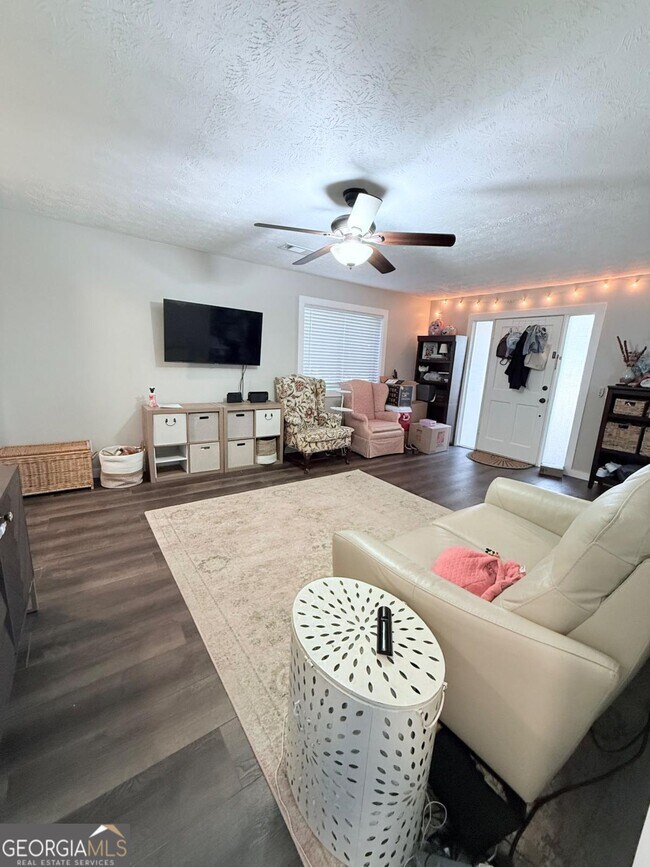 162 Twiggs Cor in Peachtree City, GA - Foto de edificio - Building Photo