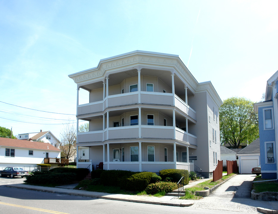 601 Rathbun St in Blackstone, MA - Foto de edificio