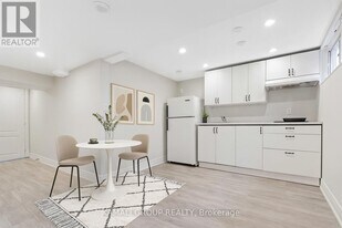 169 Brighton Ave in Toronto, ON - Building Photo