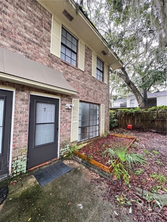 property at 2220 E Victory Dr
