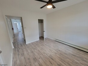 14 Wilson St in Clifton, NJ - Building Photo - Building Photo