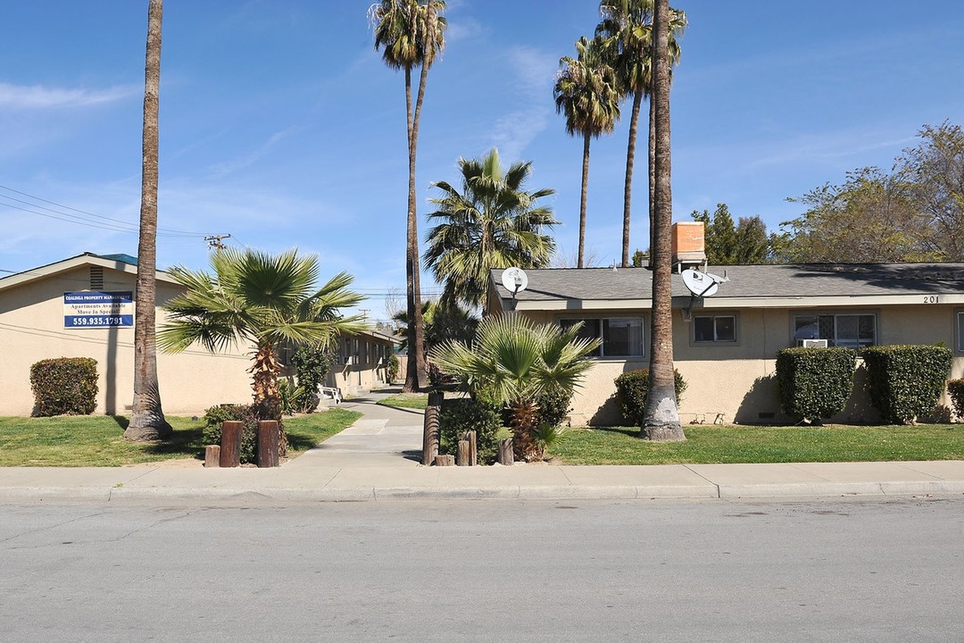 201 Walnut Ave in Coalinga, CA - Foto de edificio