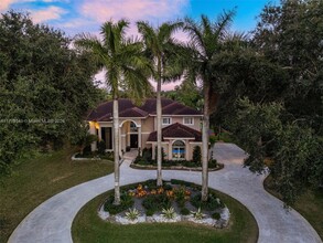 6114 NW 74th Terrace in Parkland, FL - Building Photo - Building Photo