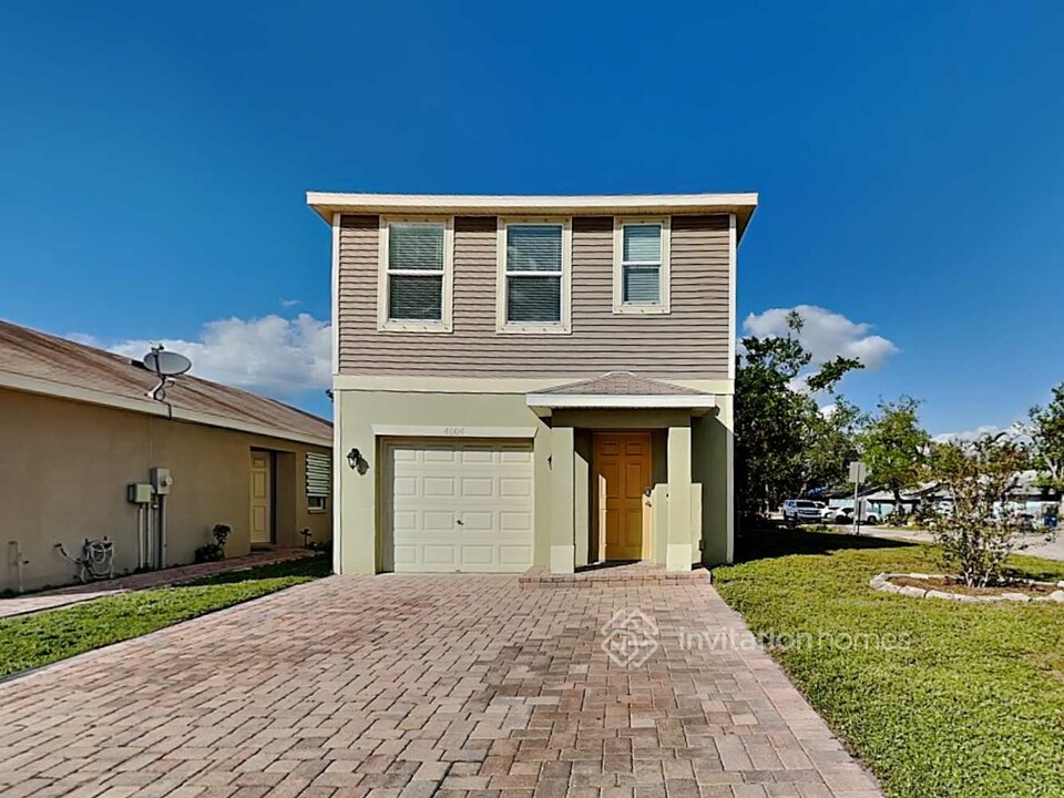 4004 11th St E in Bradenton, FL - Building Photo