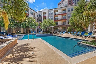 10640 Steppington Dr in Dallas, TX - Building Photo - Building Photo