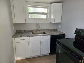 11 W Eagle Ave in Eagle Lake, FL - Building Photo - Building Photo